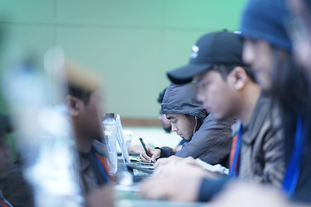 06-Look-how-serious-the-attendees
